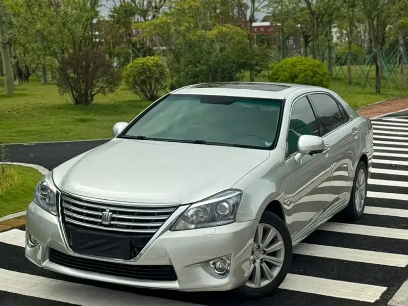 Toyota Crown, 2012