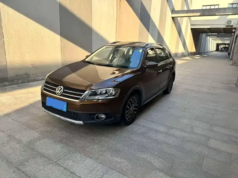 Volkswagen Cross Lavida, 2015