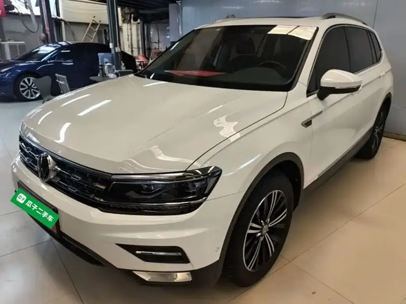 Volkswagen Tiguan L, 2017 — фото 1