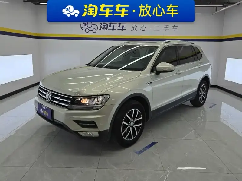 Volkswagen Tiguan L, 2018 — фото 1