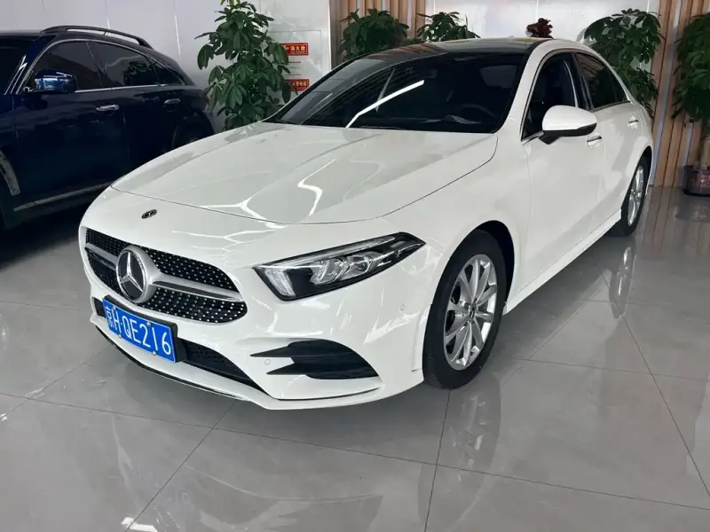 Mercedes-Benz A-Class, 2019 — фото 1