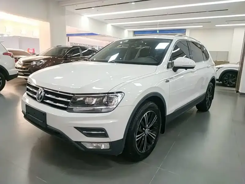 Volkswagen Tiguan L, 2020 — фото 1
