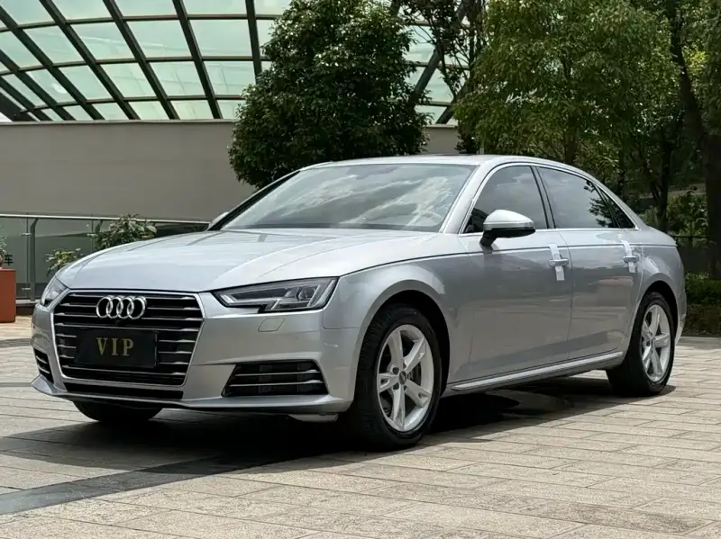 Audi A4L, 2017 — фото 1