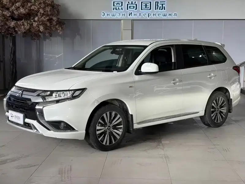 Mitsubishi Outlander, 2022
