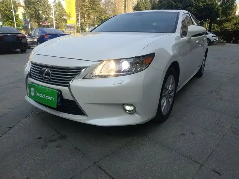Lexus ES, 2015