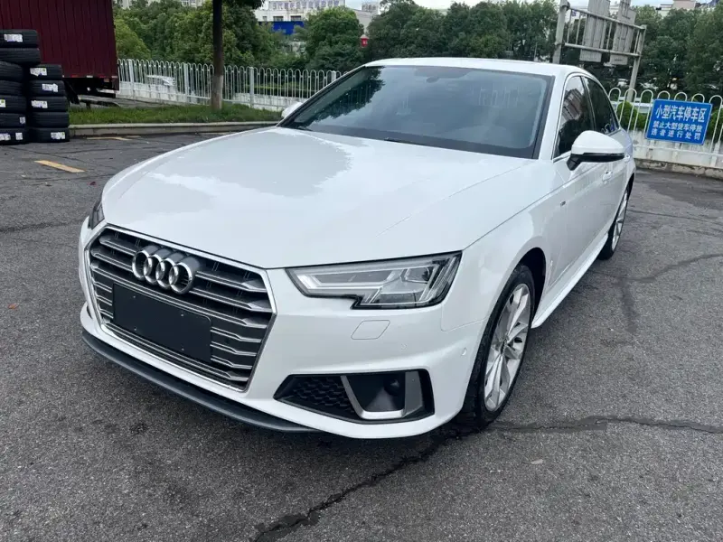 Audi A4L, 2019 — фото 1