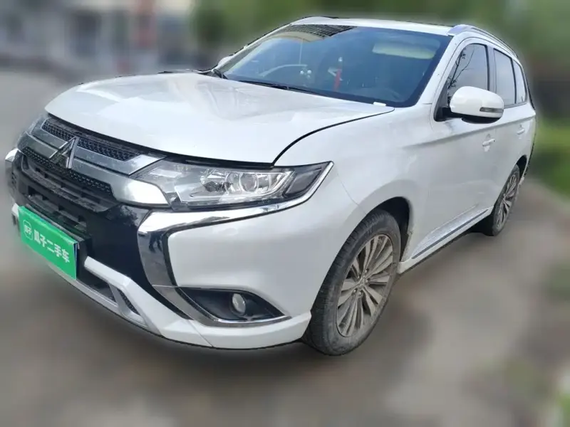 Mitsubishi Outlander, 2022