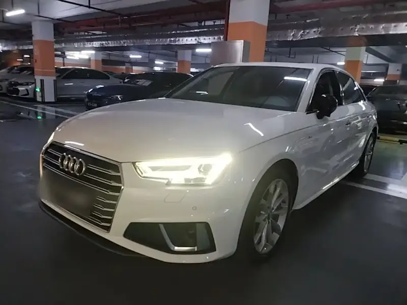 Audi A4L, 2019 — фото 1