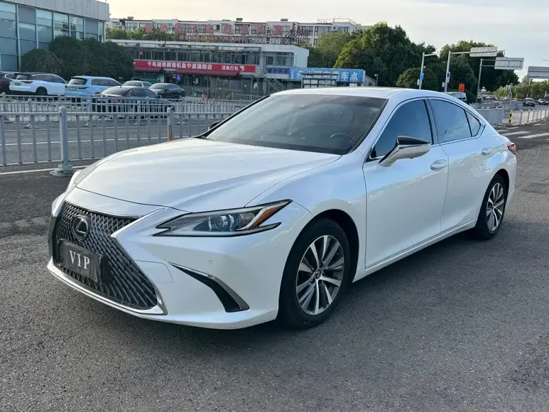 Lexus ES, 2019