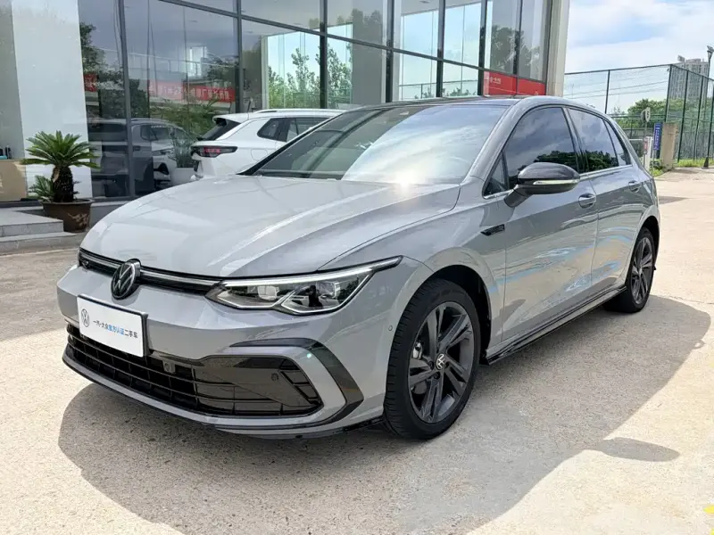 Volkswagen Golf, 2024