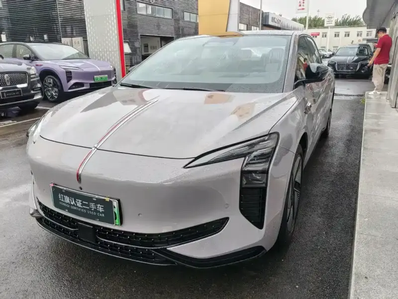 Hongqi EH7, 2025