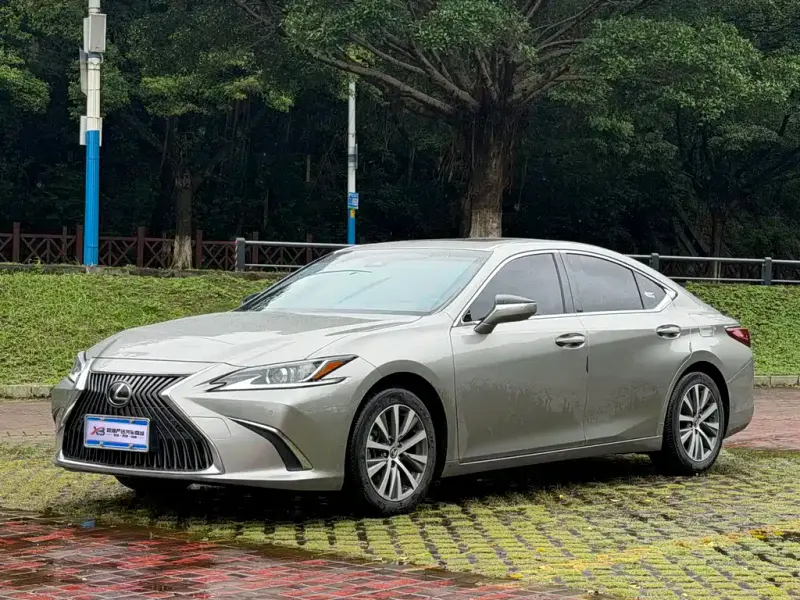 Lexus ES, 2019