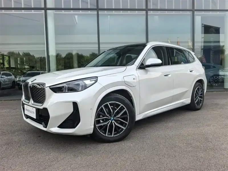 BMW iX1, 2025