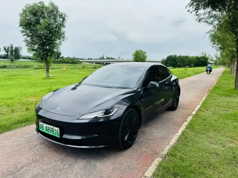 Tesla Model 3, 2024