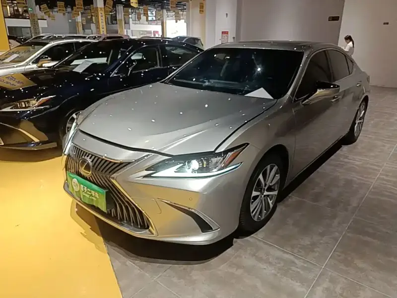 Lexus ES, 2021