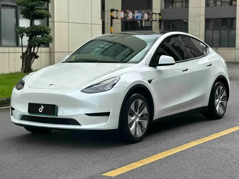 Tesla Model Y, 2023