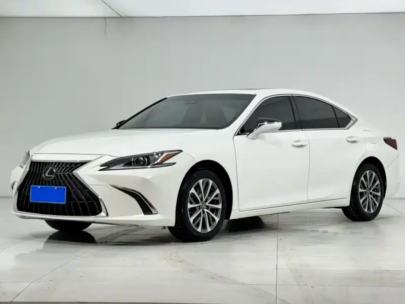 Lexus ES, 2022