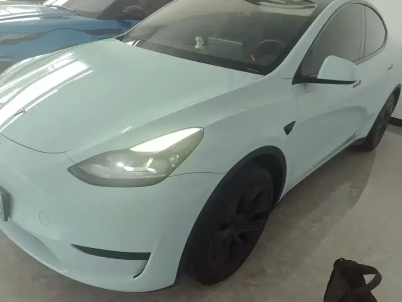 Tesla Model Y, 2024