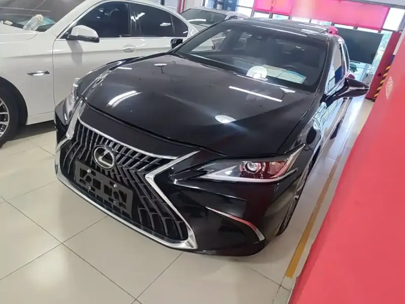 Lexus ES, 2023