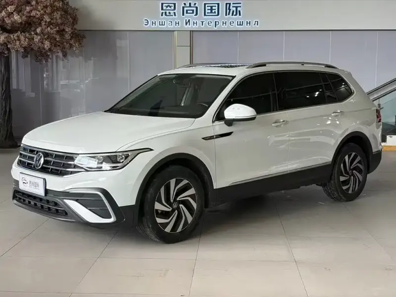 Volkswagen Tiguan L, 2022 — фото 1