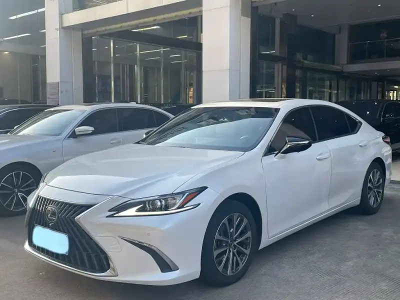 Lexus ES, 2024