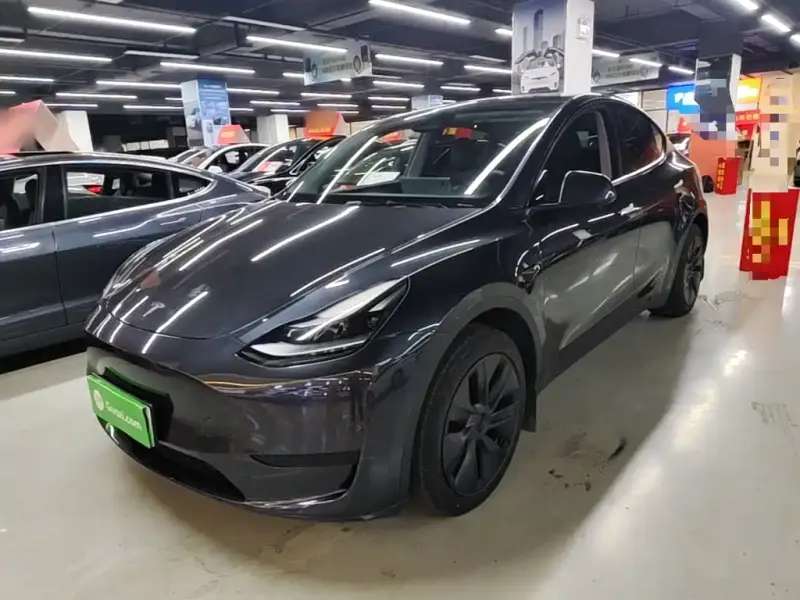 Tesla Model Y, 2024