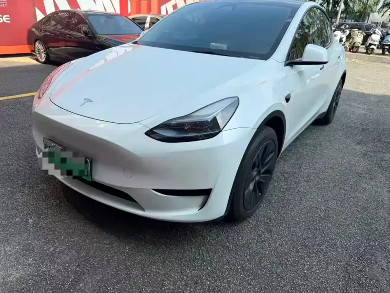 Tesla Model Y, 2024