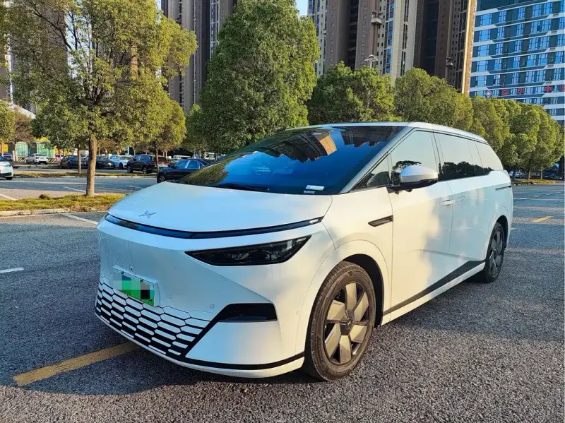 XPeng X9, 2024
