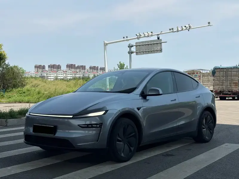 Tesla Model Y, 2026
