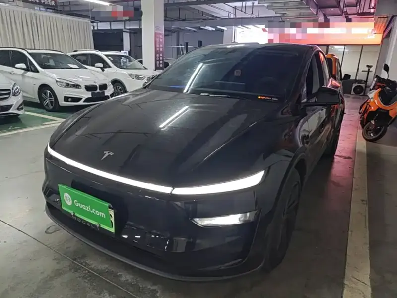 Tesla Model Y, 2025
