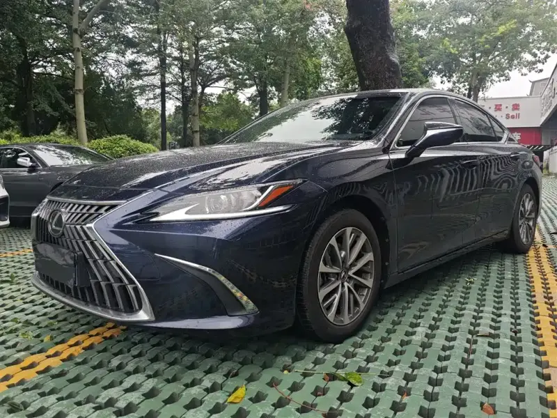 Lexus ES, 2022