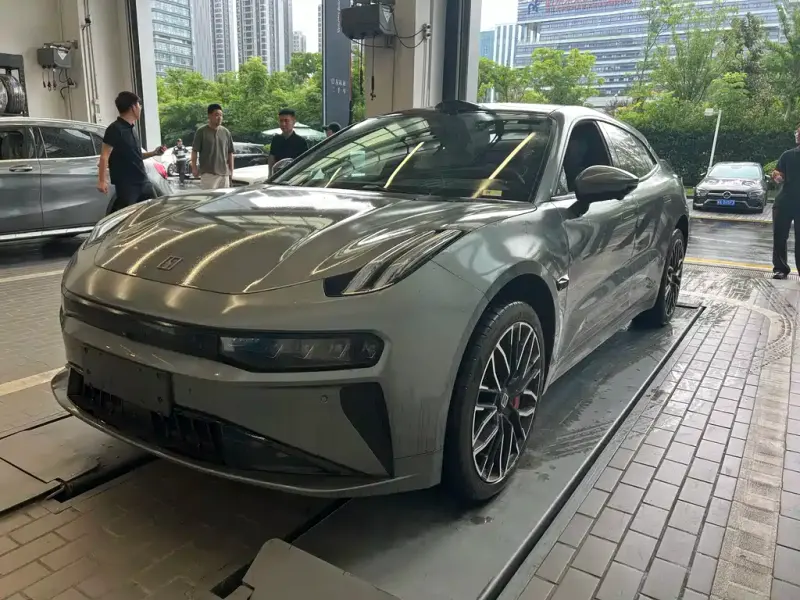 Zeekr 001, 2025