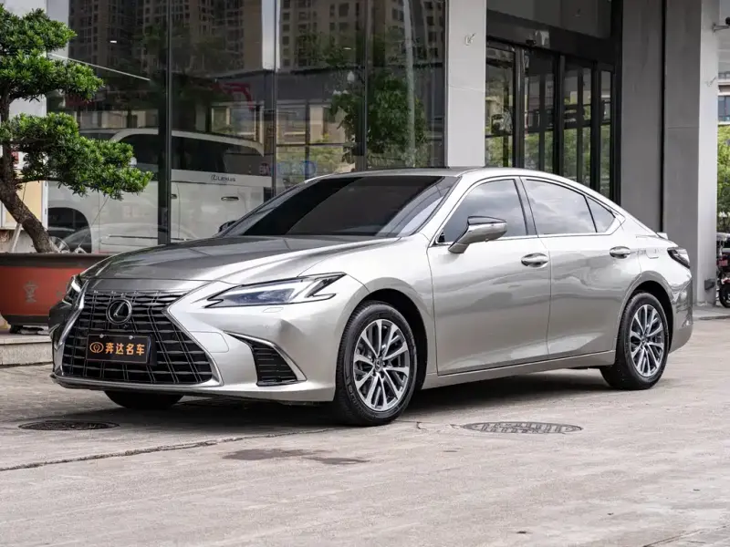 Lexus ES, 2025