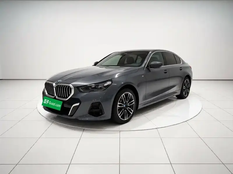 BMW 5 Series, 2025