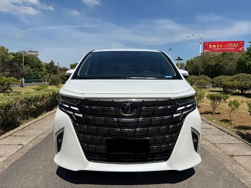 Toyota Alphard, 2024