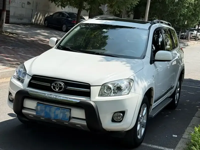 Toyota RAV4, 2010