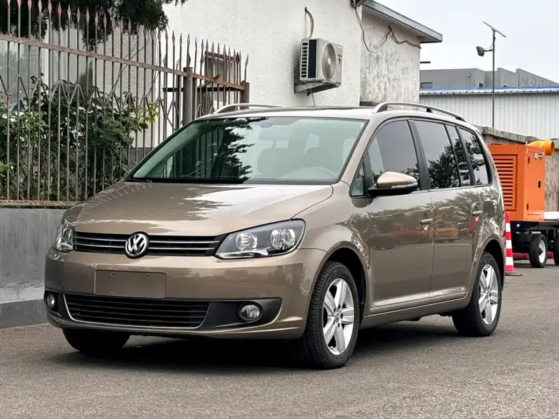 Volkswagen Touran, 2015 — фото 1