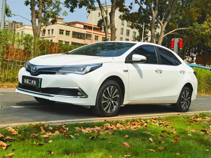 Toyota Corolla Hybrid, 2022 — фото 1