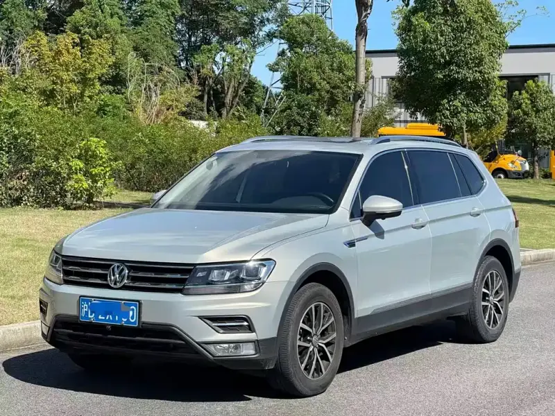 Volkswagen Tiguan L, 2018 — фото 1
