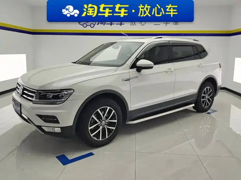 Volkswagen Tiguan L, 2017 — фото 1