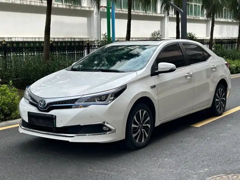 Toyota Corolla Hybrid, 2022 — фото 1