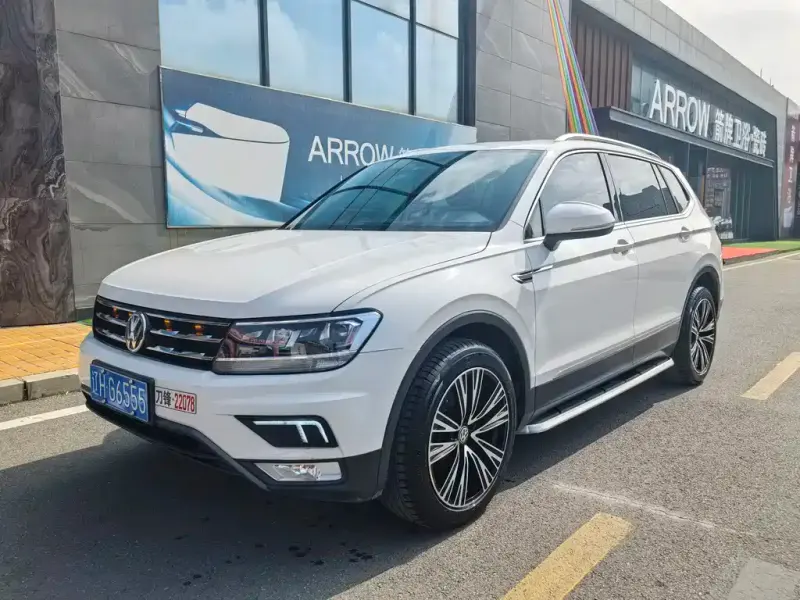 Volkswagen Tiguan L, 2018 — фото 1