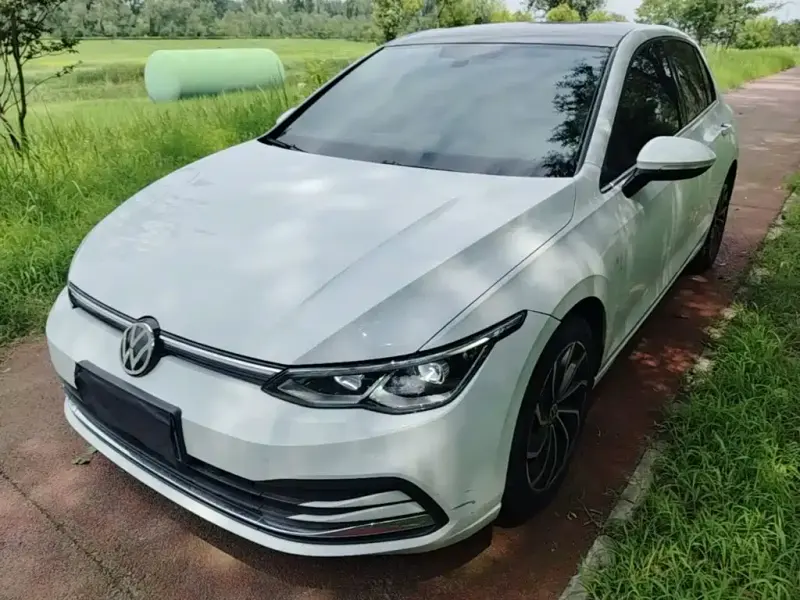 Volkswagen Golf, 2022