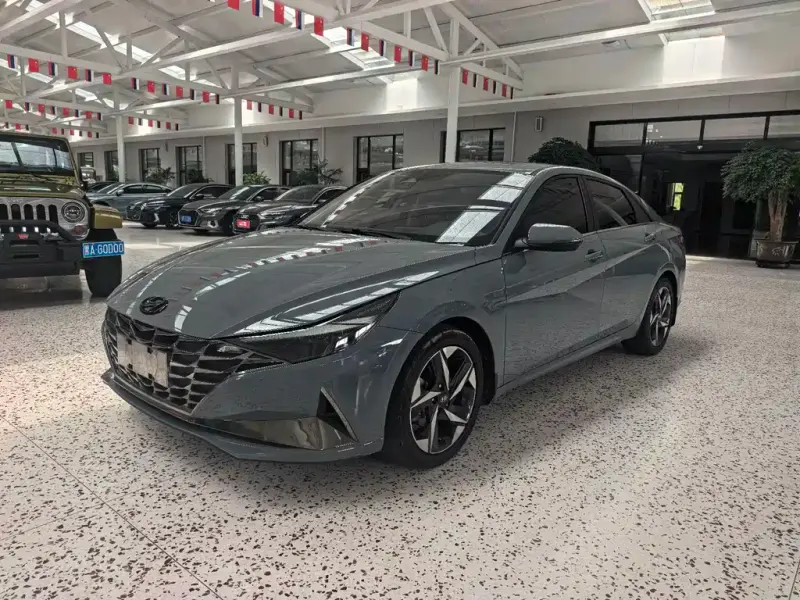 Hyundai Elantra, 2022
