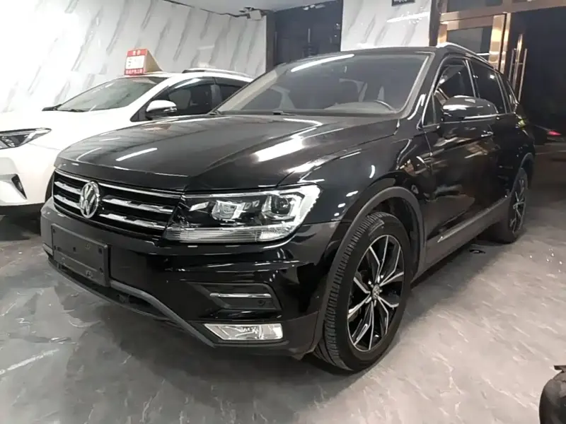 Volkswagen Tiguan L, 2020 — фото 1