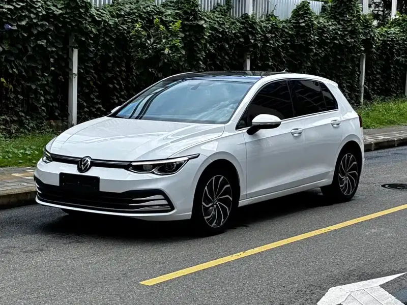 Volkswagen Golf, 2022