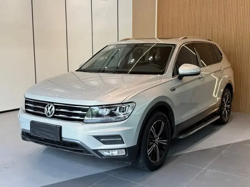 Volkswagen Tiguan L, 2020 — фото 1