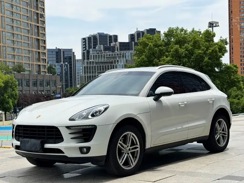 Porsche Macan, 2015