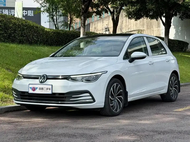 Volkswagen Golf, 2023