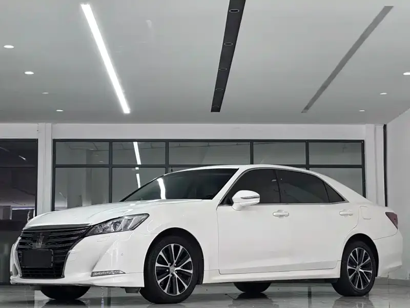 Toyota Crown, 2018